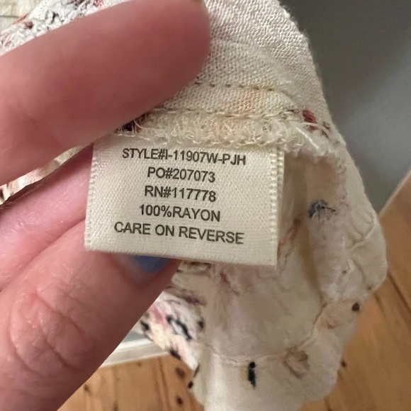 Love Stitch Top Small - boho - off shoulder - Picture 6 of 6